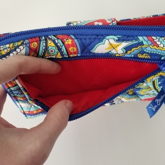 NWOT Vera Bradley Turn Lock Wallet Marina Paisley Print White/Red/Blue - Picture 4 of 9